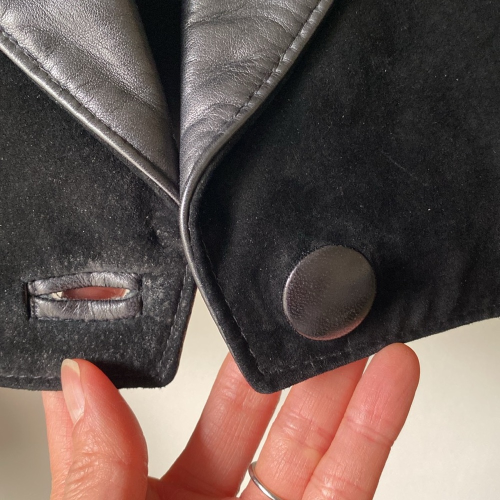 Danier black leather and suede cropped peaked lapel jacket - Picture 9 of 16